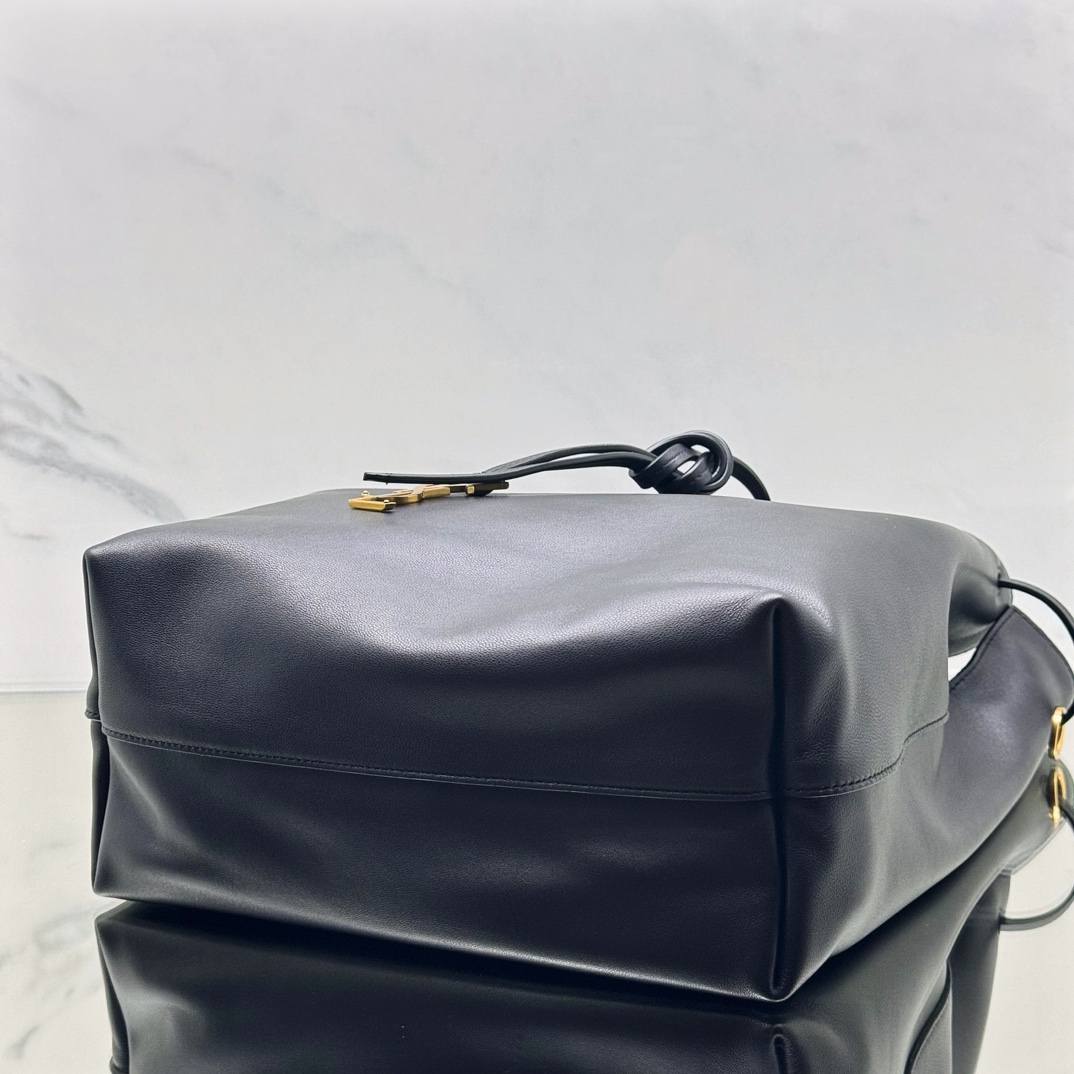 サンローラン「Saint Laurent」Paris Vill ドローストリング ショルダーバッグ