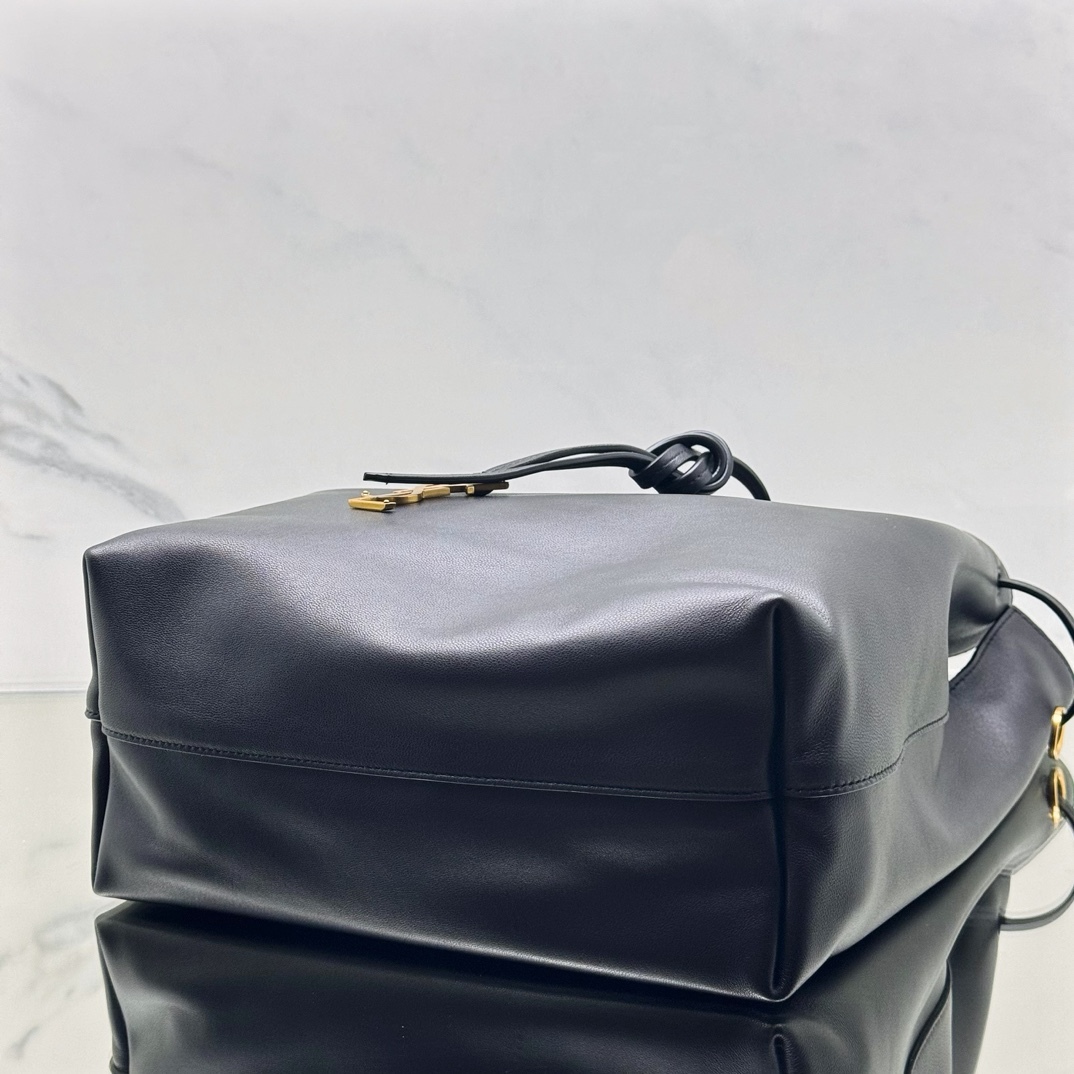 サンローラン「Saint Laurent」Paris Vill ドローストリング ショルダーバッグ