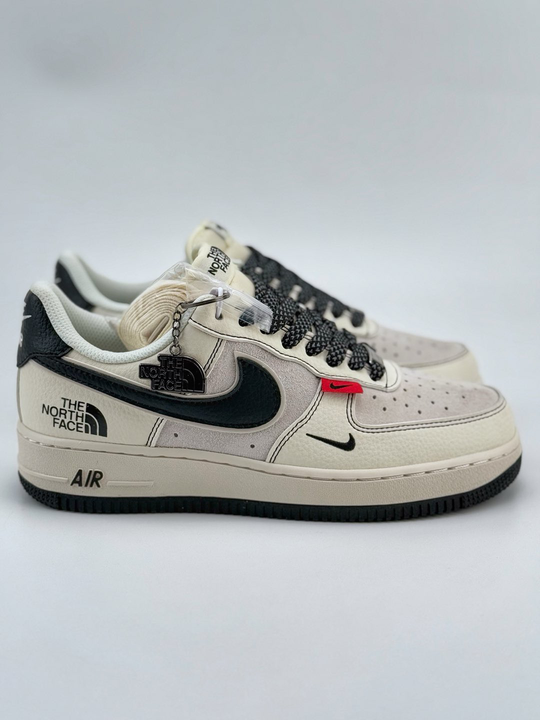 「コラボモデル」The North Face x Nike  Air Force 1 Low 07 'White Black' スモールスウッシュ スターダスト スニーカー