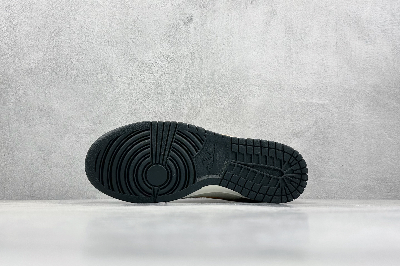 「コラボモデル」The North Face x Nike SB Dunk Low スネークイヤー エディション 'Beige Grey Red' スターライト スニーカー