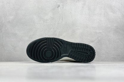 「コラボモデル」The North Face x Nike SB Dunk Low スネークイヤー エディション 'Beige Grey Red' スターライト スニーカー