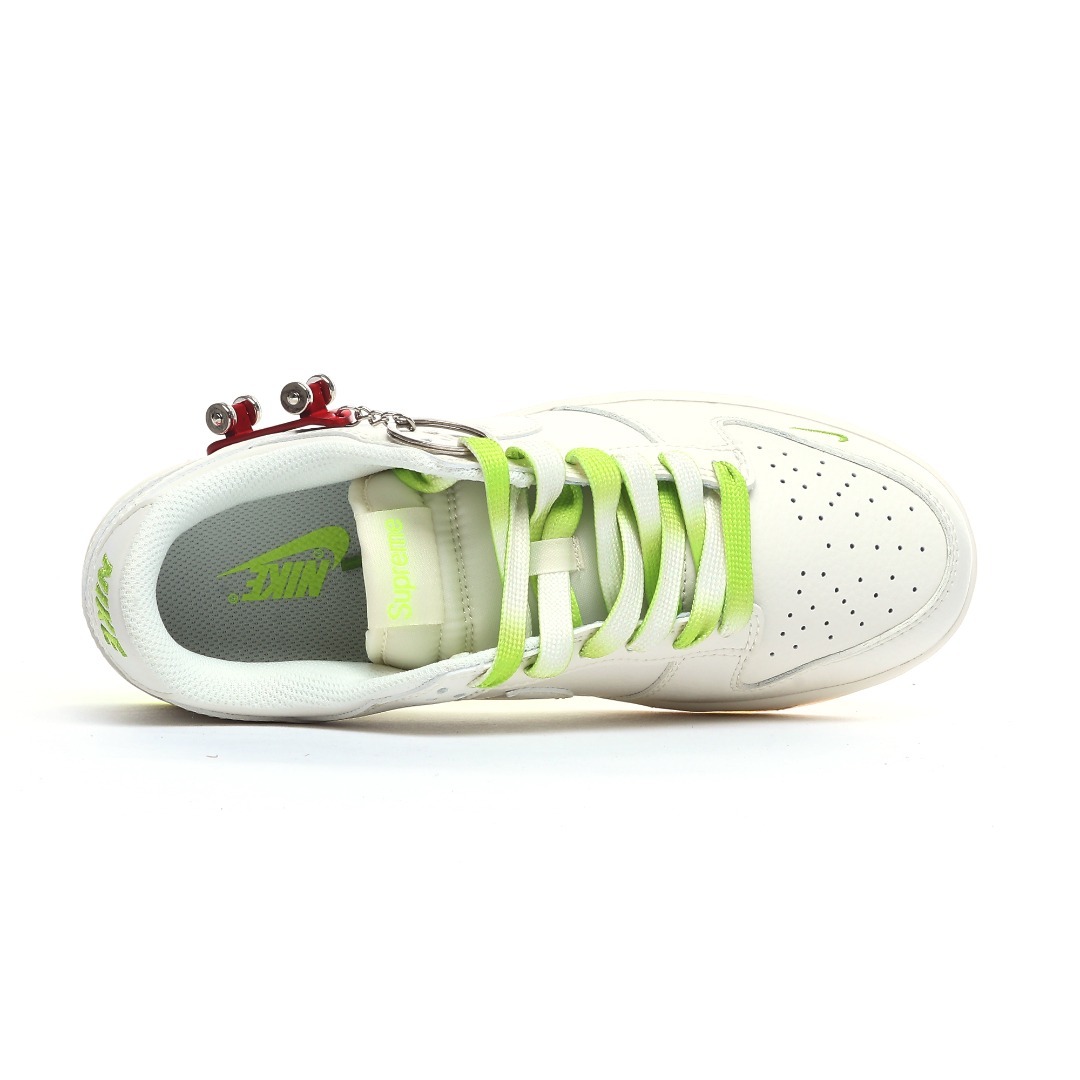 「コラボモデル」Supreme x Nike SB Dunk Low スニーカー