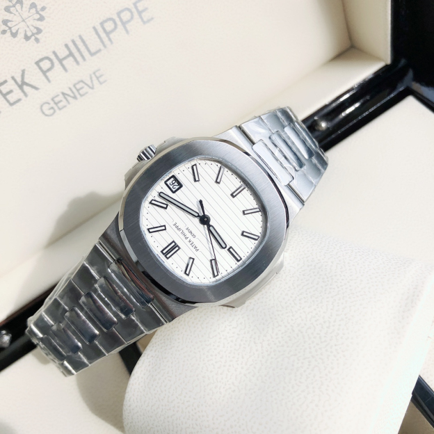 パテック フィリップ「Patek Philippe」ノーチラス 5711/1A 自動巻き腕時計 40mm「4色」