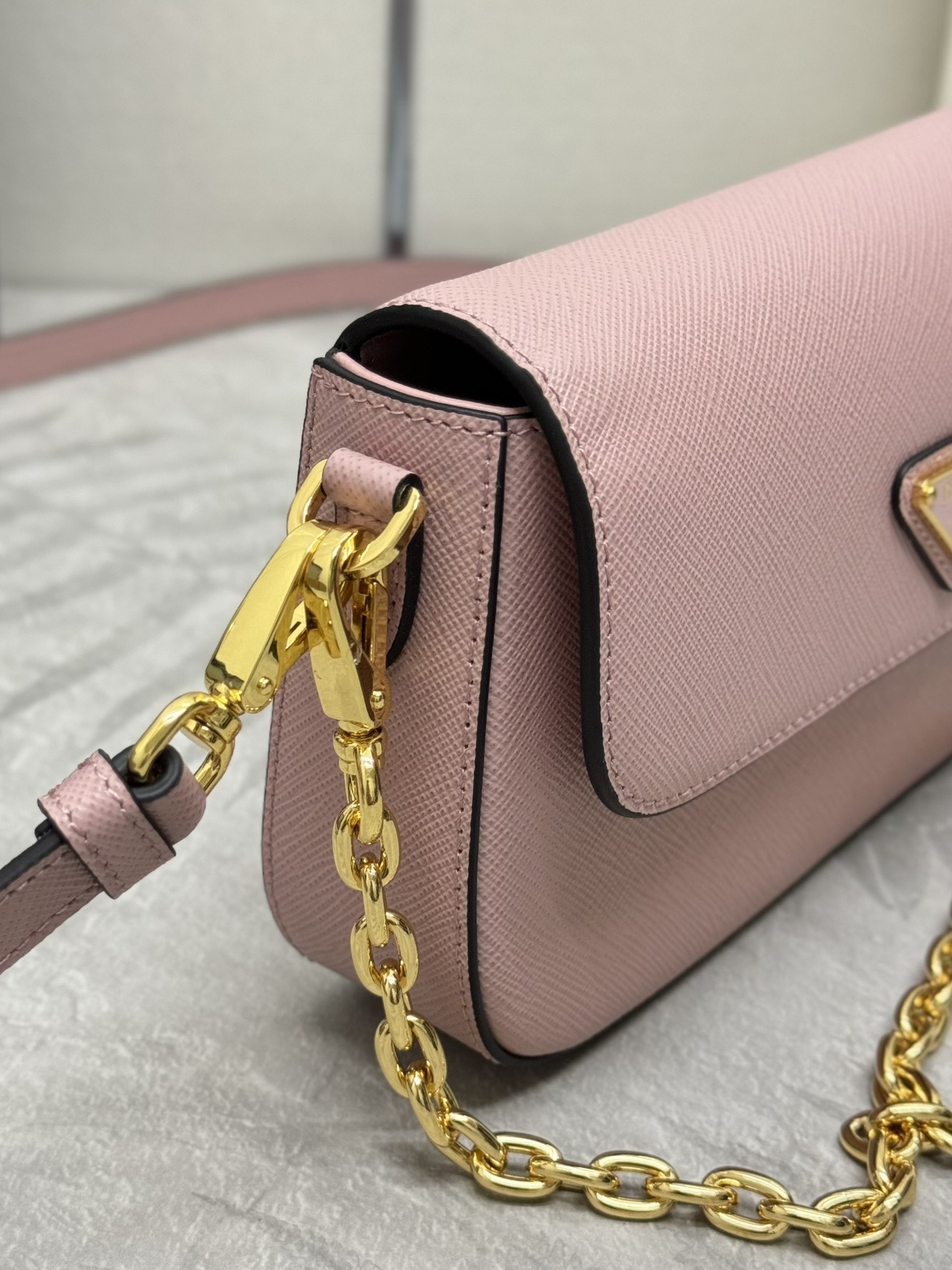 プラダ「Prada」 キャビンクルー ミニバッグ レザー ハンドバッグ