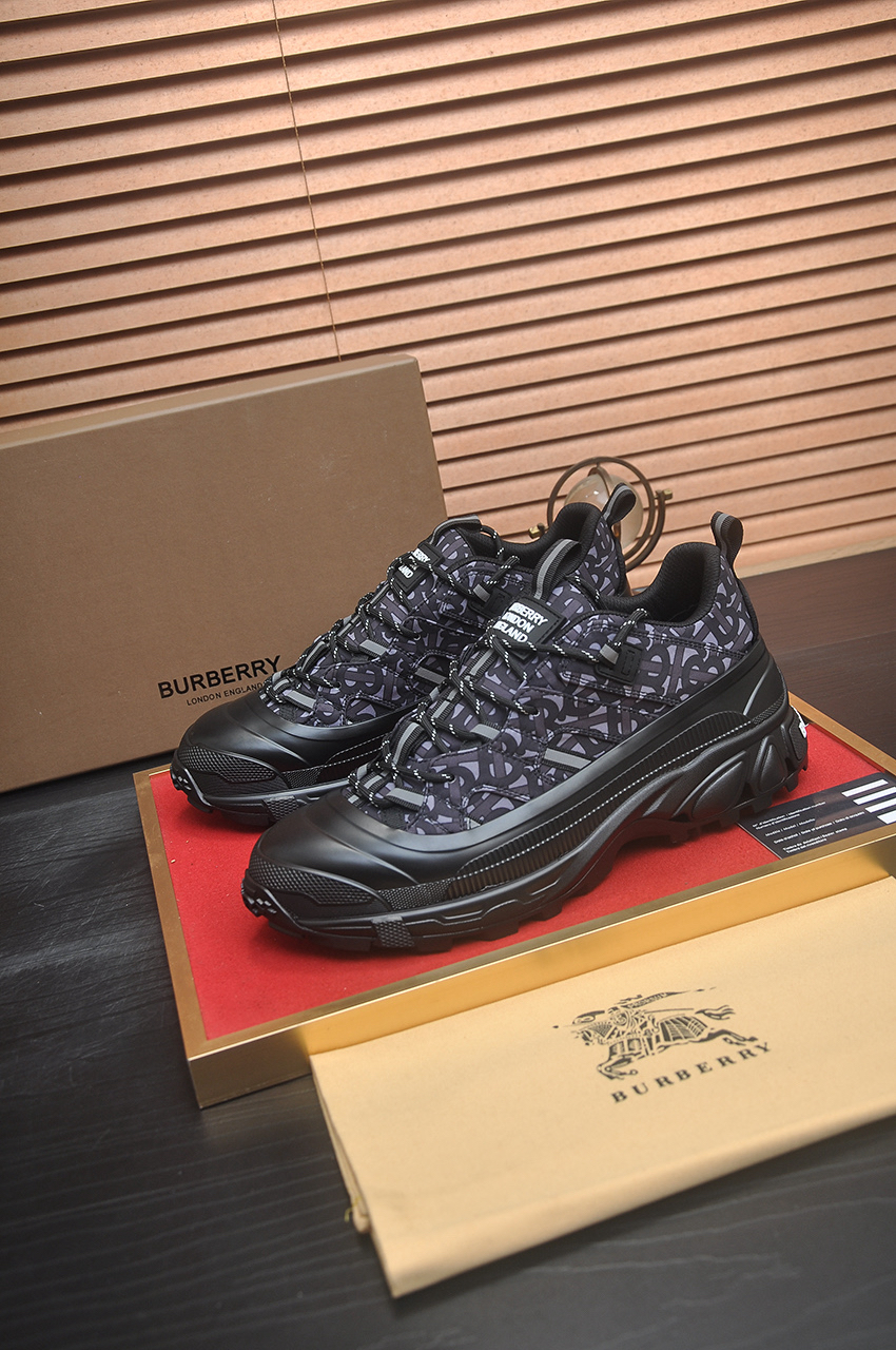 バーバリー「Burberry」 HouseCheck ハウスチェック レザーアーサー ローカットスニーカー