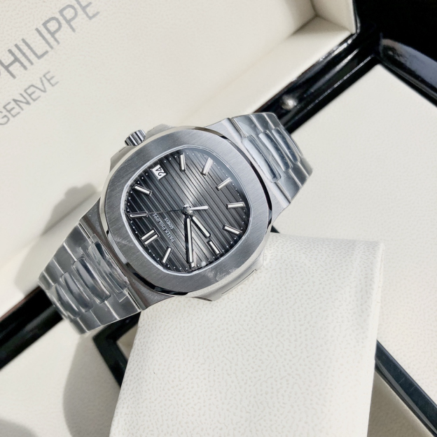 パテック フィリップ「Patek Philippe」ノーチラス 5711/1A 自動巻き腕時計 40mm「4色」