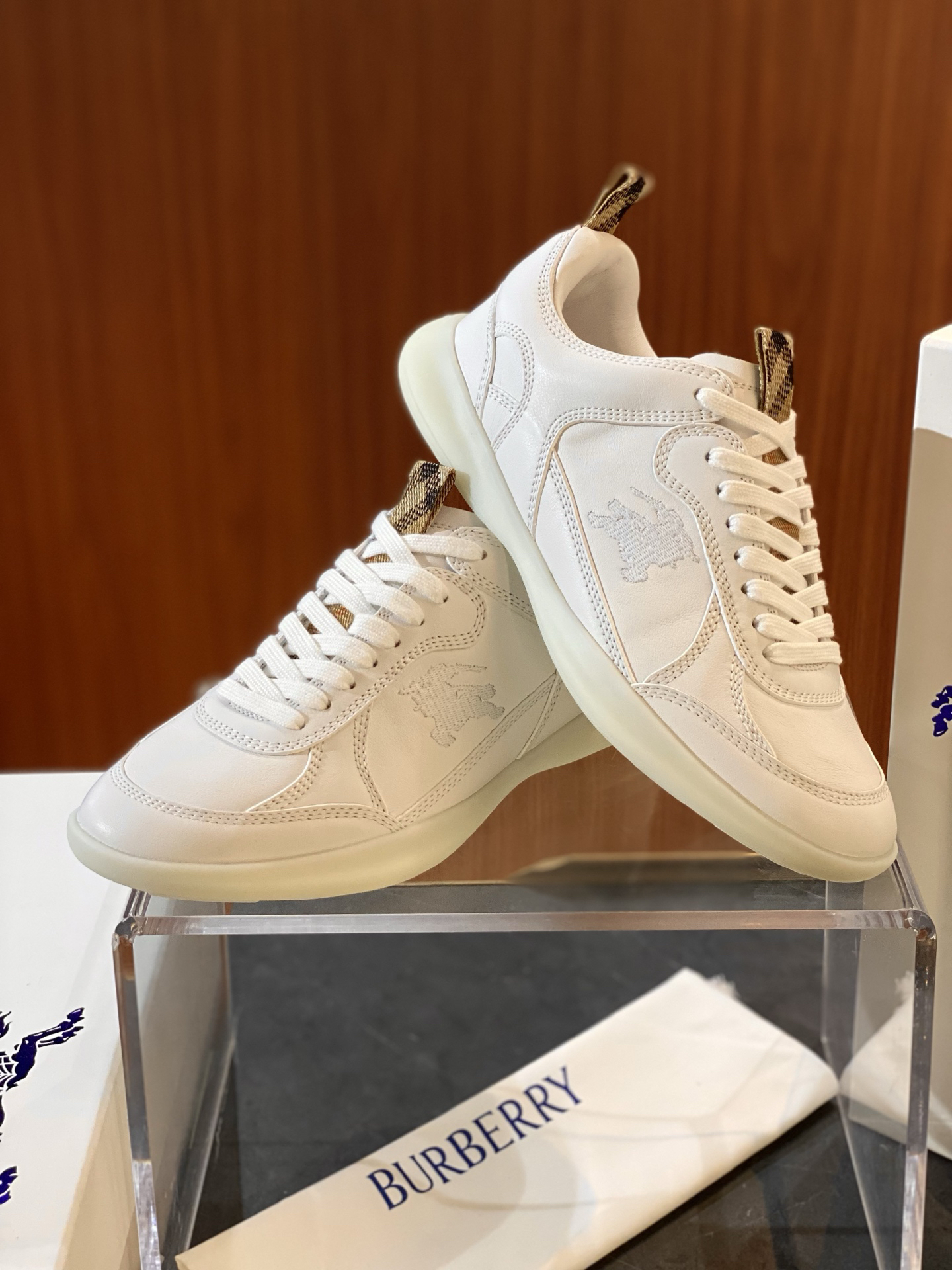 バーバリー「Burberry」 SU25 MATRIX スニーカー