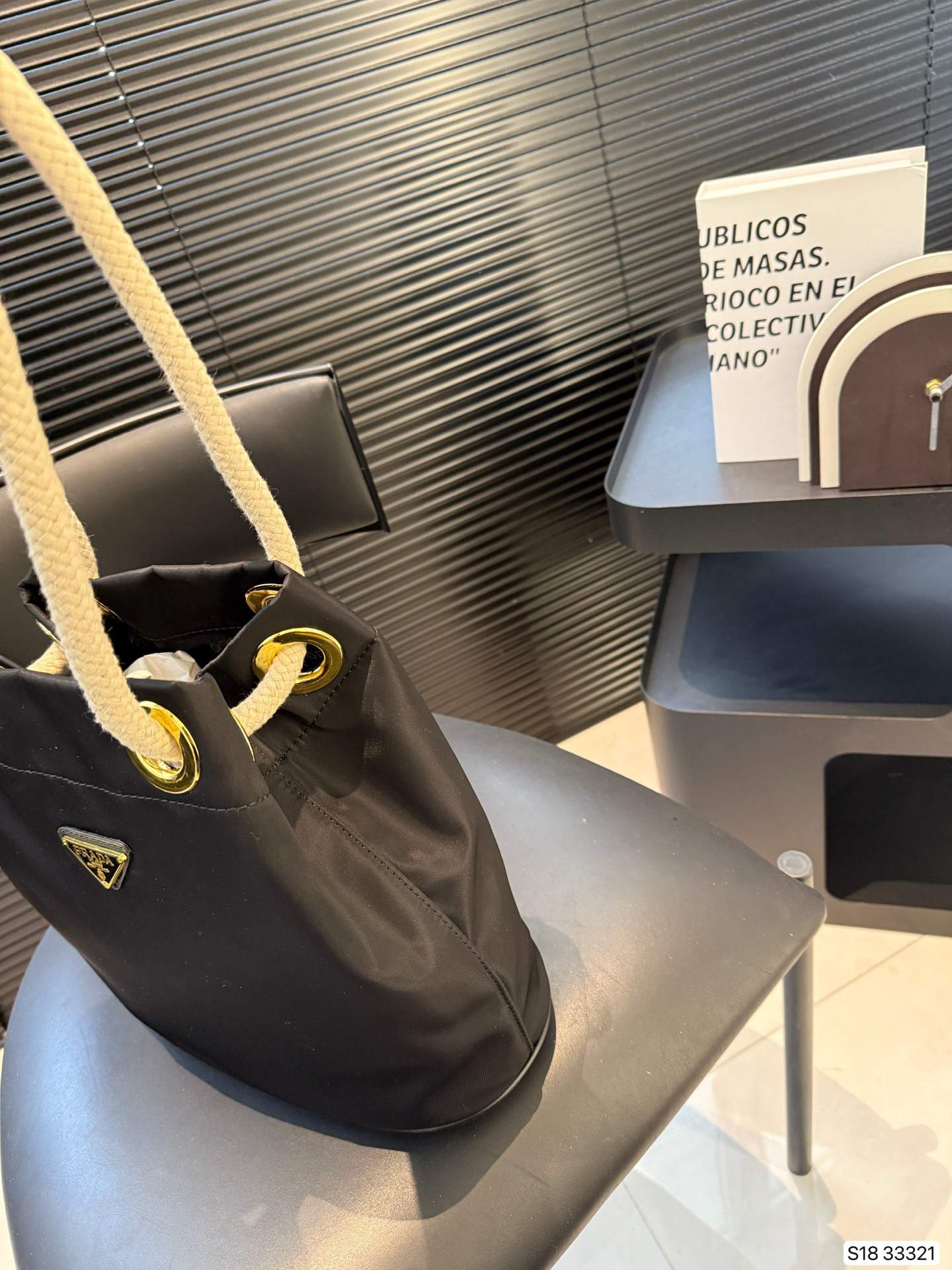 プラダ「Prada」SS25 バケットトート 33321 レザーバッグ
