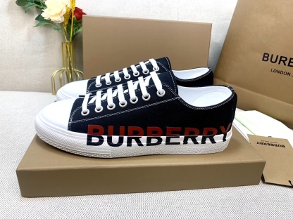 バーバリー「Burberry」メンズクラシックローカットスニーカー