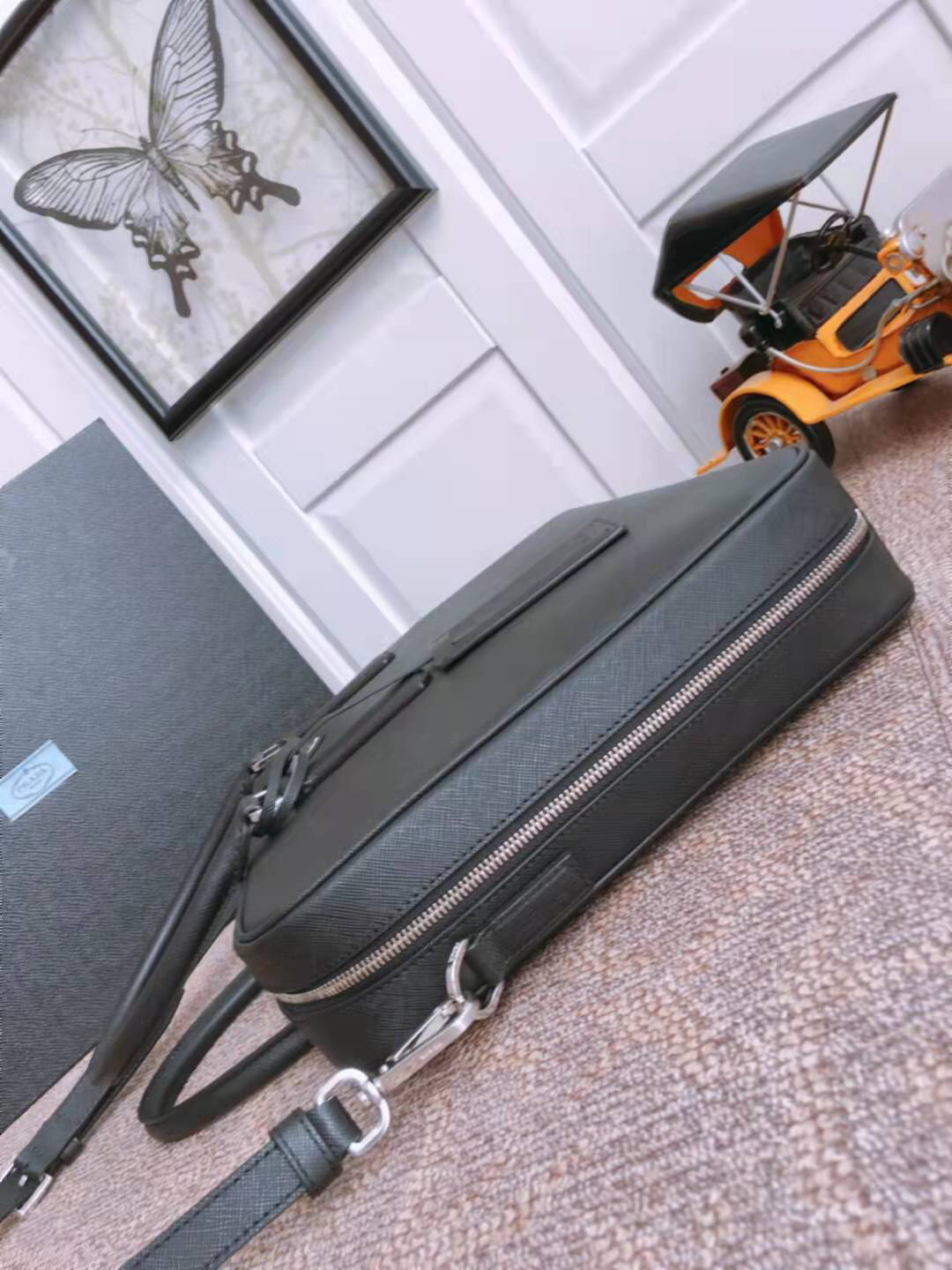 プラダ「Prada」メンズビジネスバッグ 2VE011 レザーバッグ