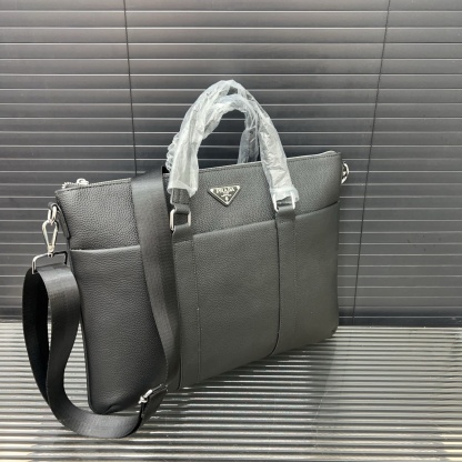 プラダ「Prada」クラシック レザートートバッグ