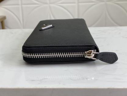 プラダ「PRADA」サフィアーノレザー 財布