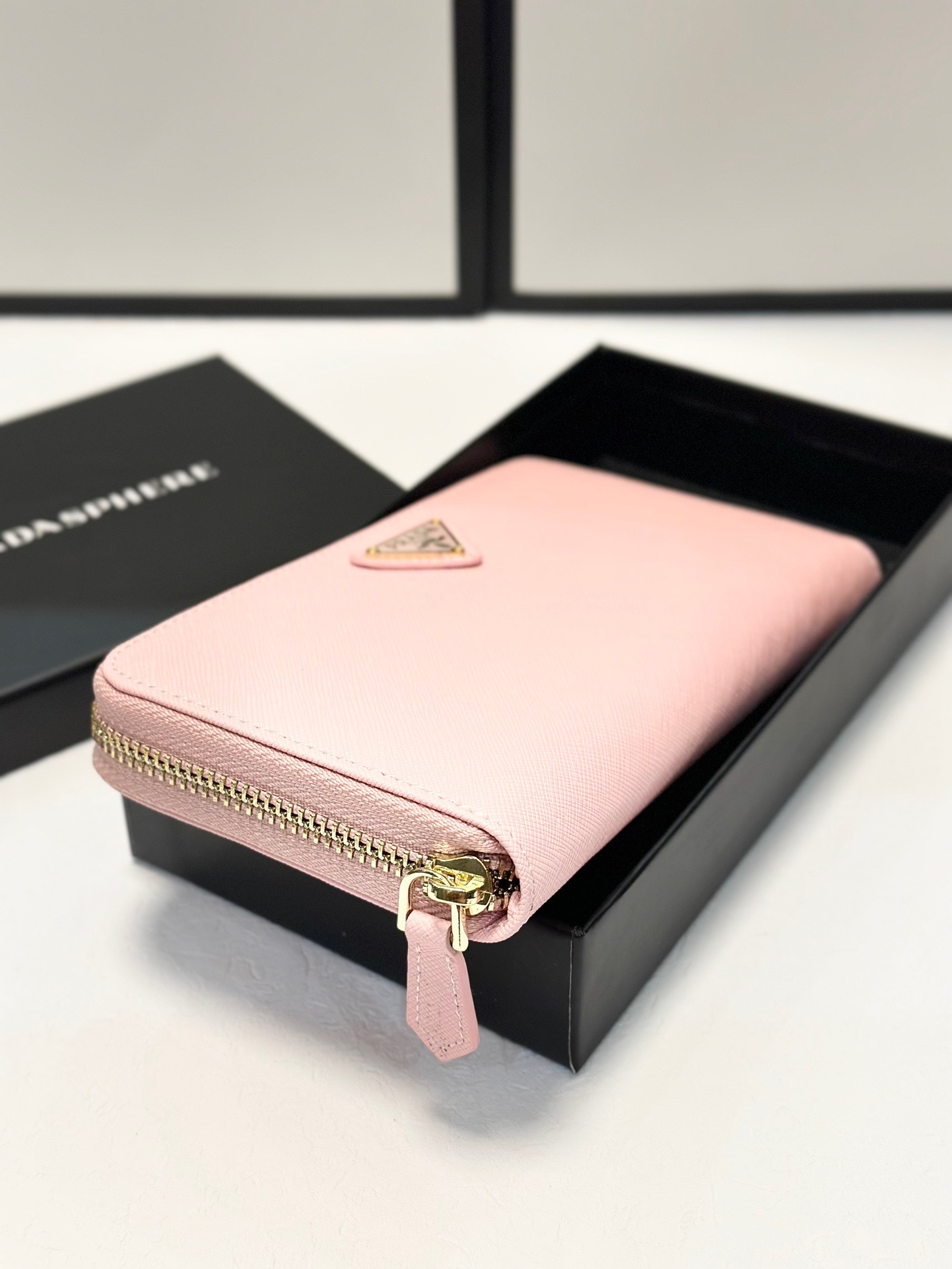 プラダ「PRADA」サフィアーノレザー 財布