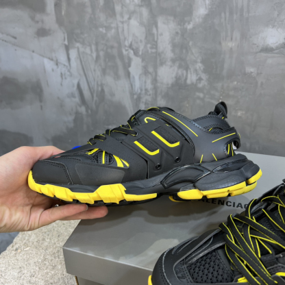 バレンシアガ「Balenciaga」Track 3.0 アウトドアコンセプトスニーカー