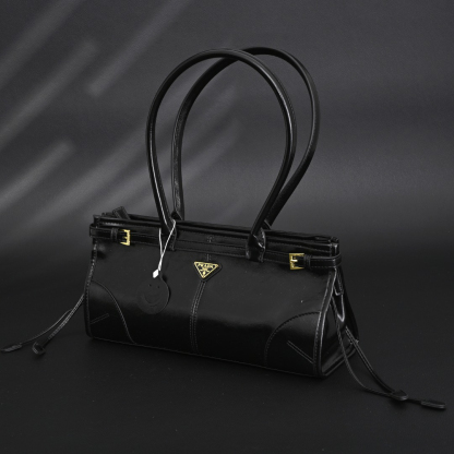 プラダ「Prada」ソフトラックス ミディアム ロングハンドル トートバッグ