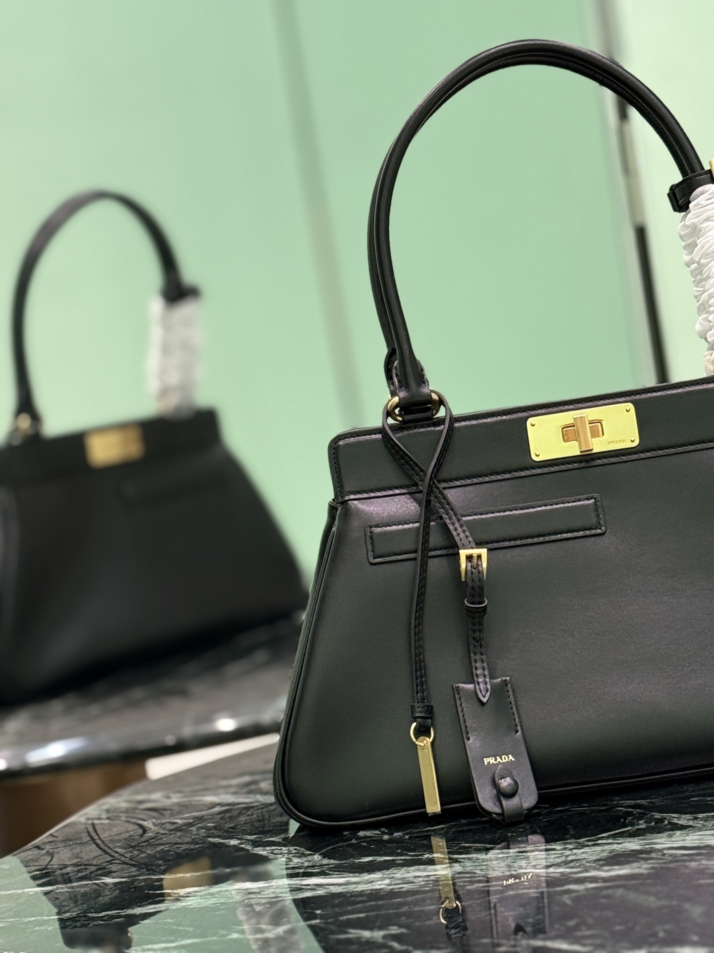 プラダ「Prada」2025 ジオメトリック デュアリズム ハンドバッグ