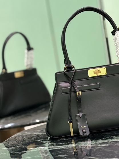 プラダ「Prada」2025 ジオメトリック デュアリズム ハンドバッグ