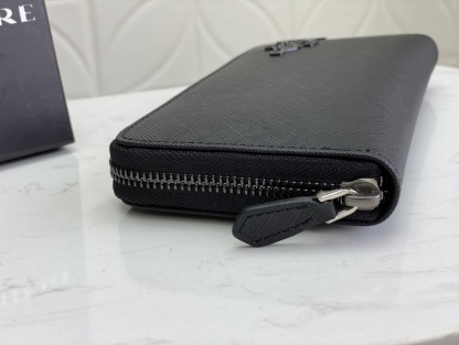 プラダ「PRADA」サフィアーノレザー 財布