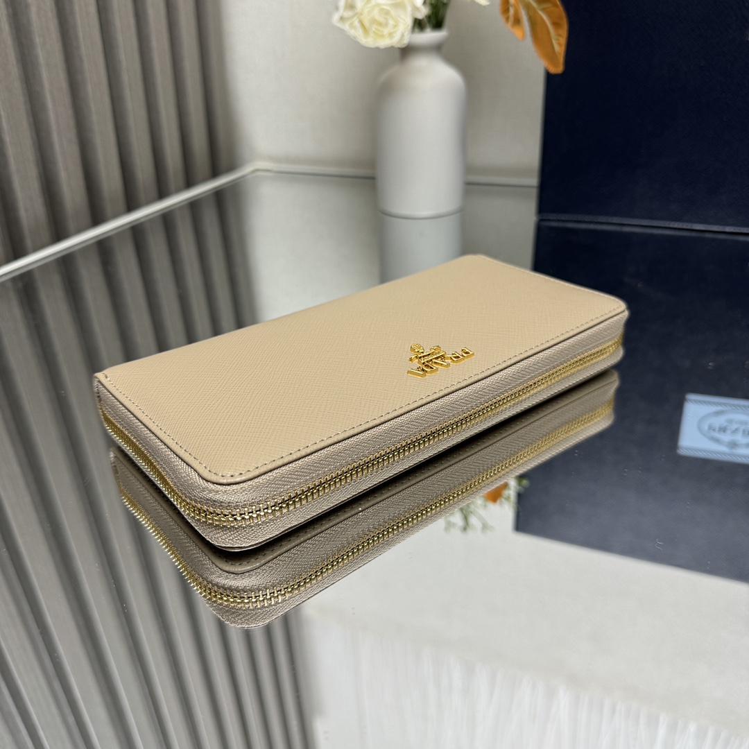 プラダ「PRADA」サフィアーノ レザー 財布