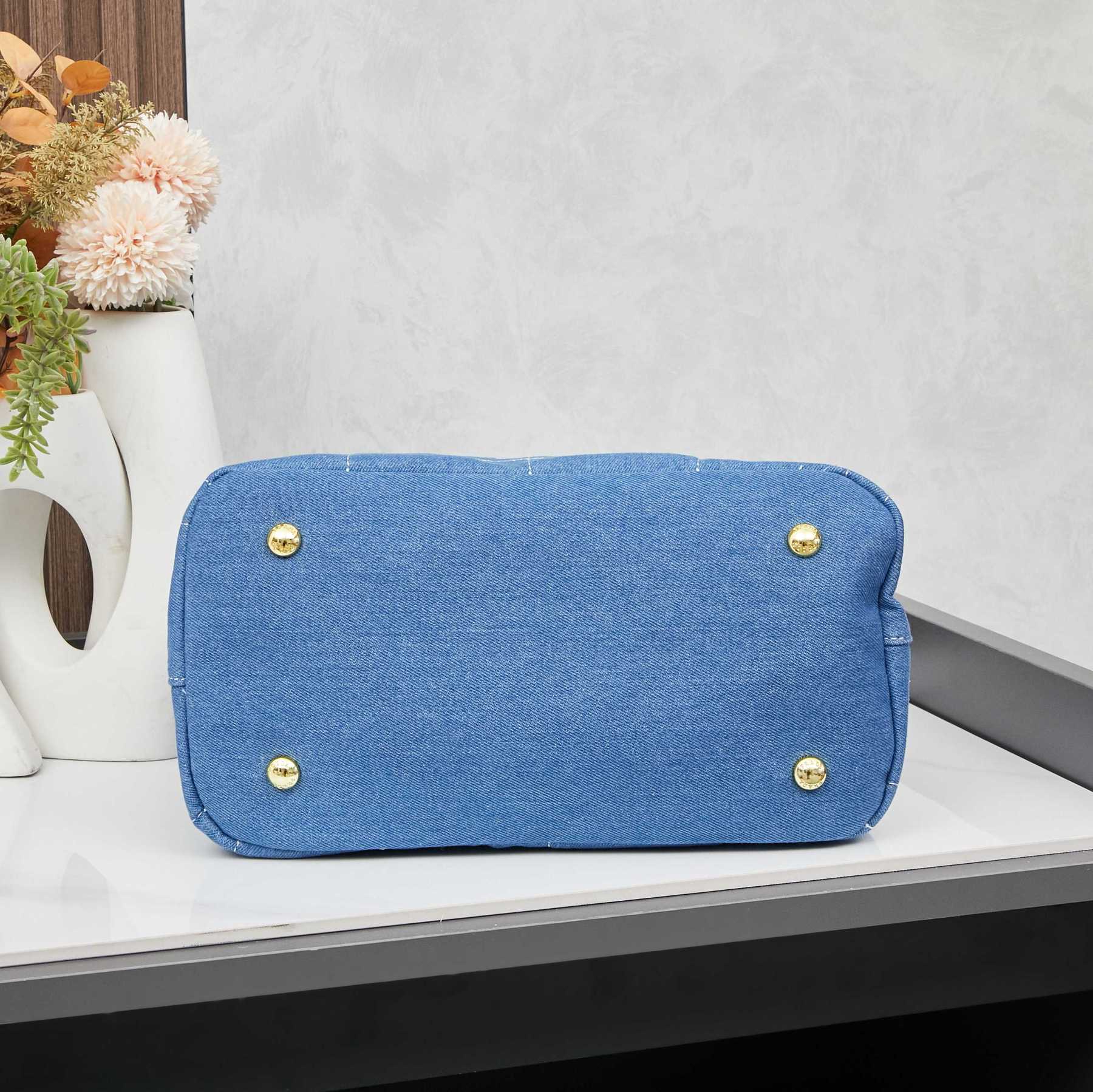 プラダ「Prada」ビーチトートバッグ