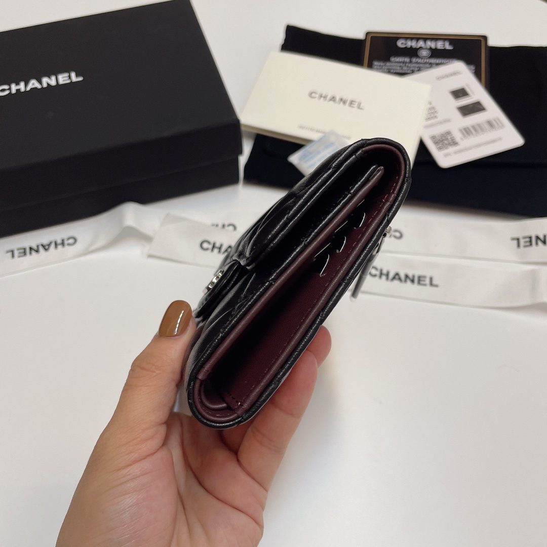 シャネル「Chanel」クラシック クイルティング トリフォールド コンパクトウォレット