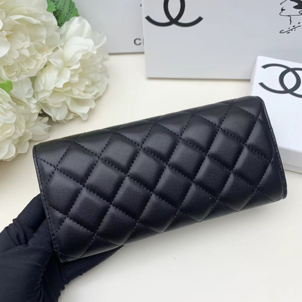 シャネル「Chanel」二つ折りレザーウォレット