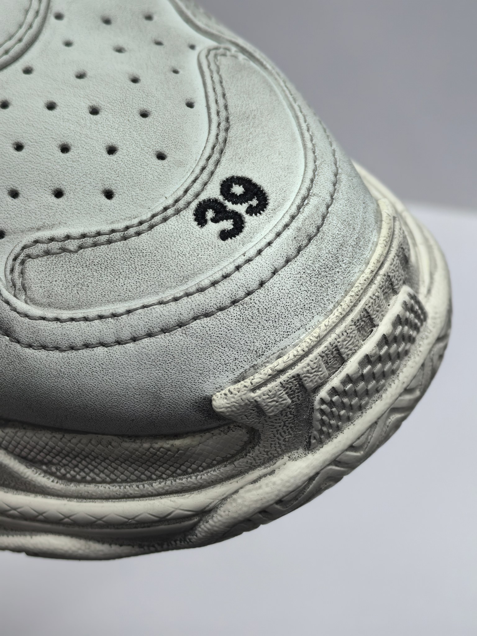 バレンシアガ「Balenciaga」Triple S 1.0 スニーカー