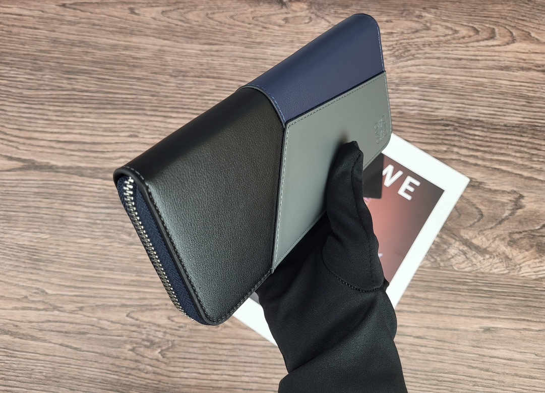 ロエベ「LOEWE」ジッパー付き財布 5色