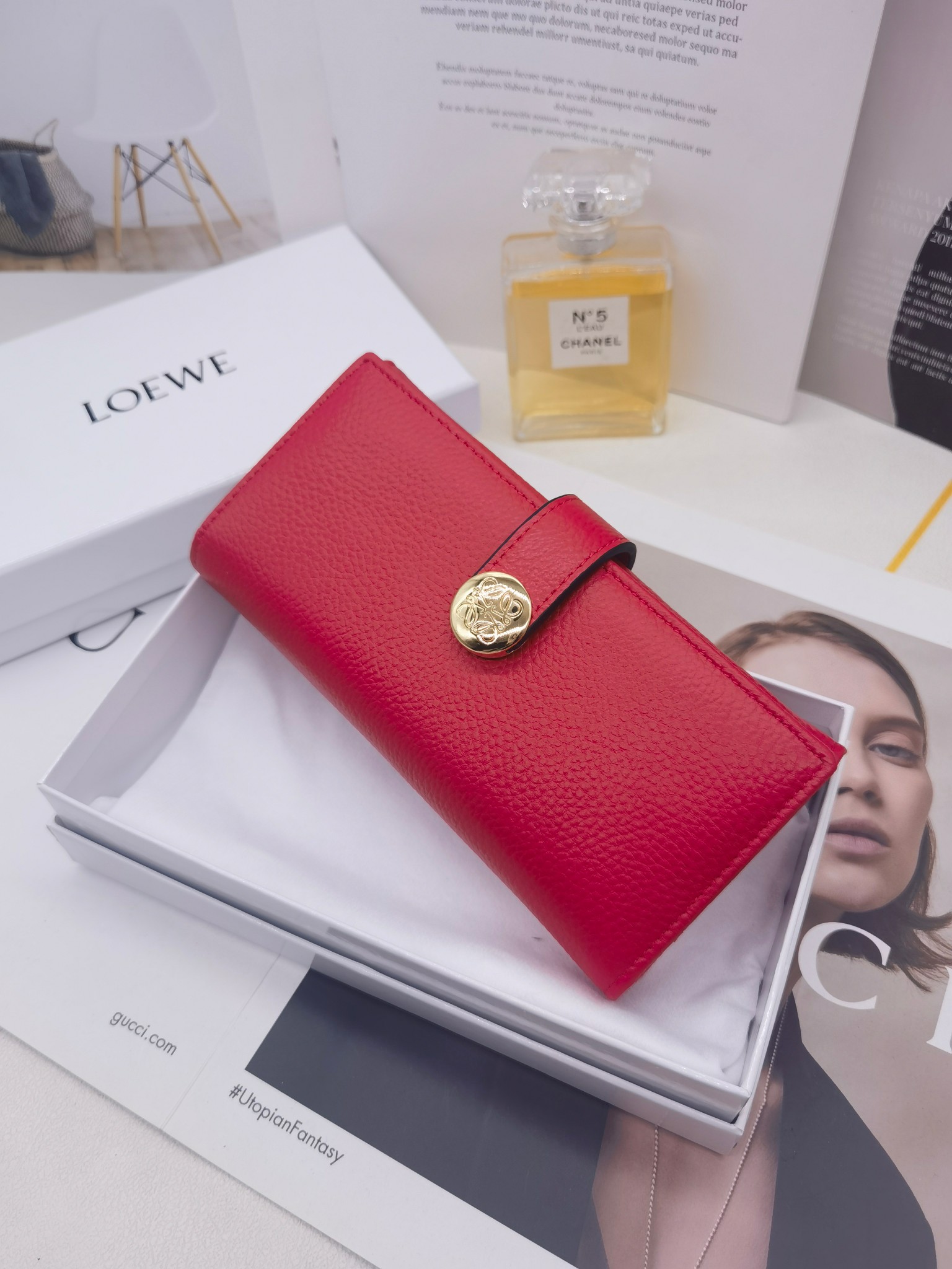 ロエベ「LOEWE」ぺブル バーティカル ウォレット ミディアム