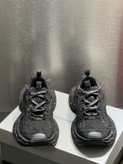 バレンシアガ「Balenciaga」ハンドエンボスド3XLシリーズ スニーカー