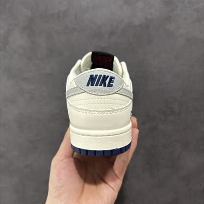 「コラボモデル」Supreme x Nike SB Dunk Low スニーカー