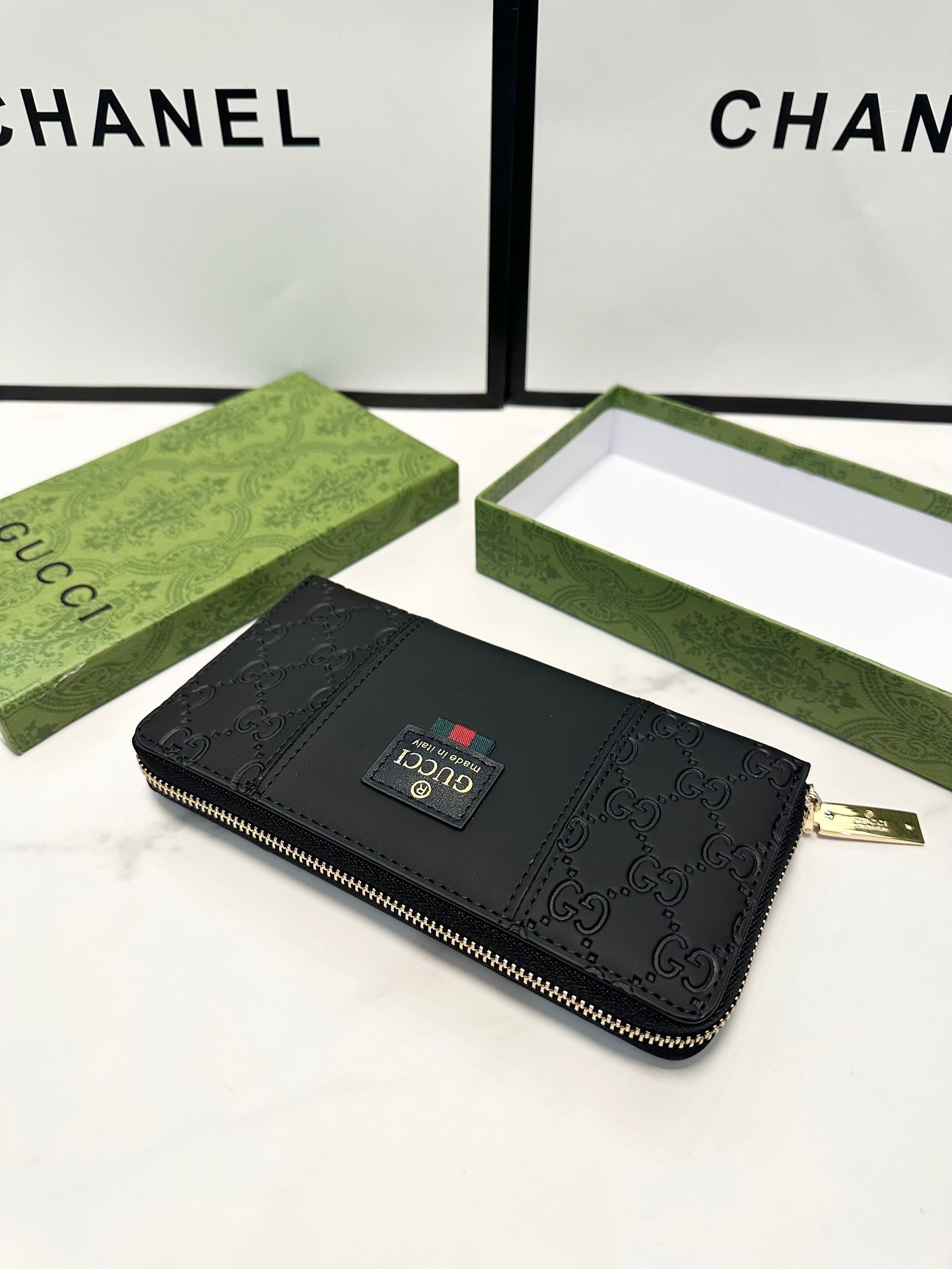 グッチ「Gucci」シグネチャー レザー ウェブ ジップアラウンドウォレット