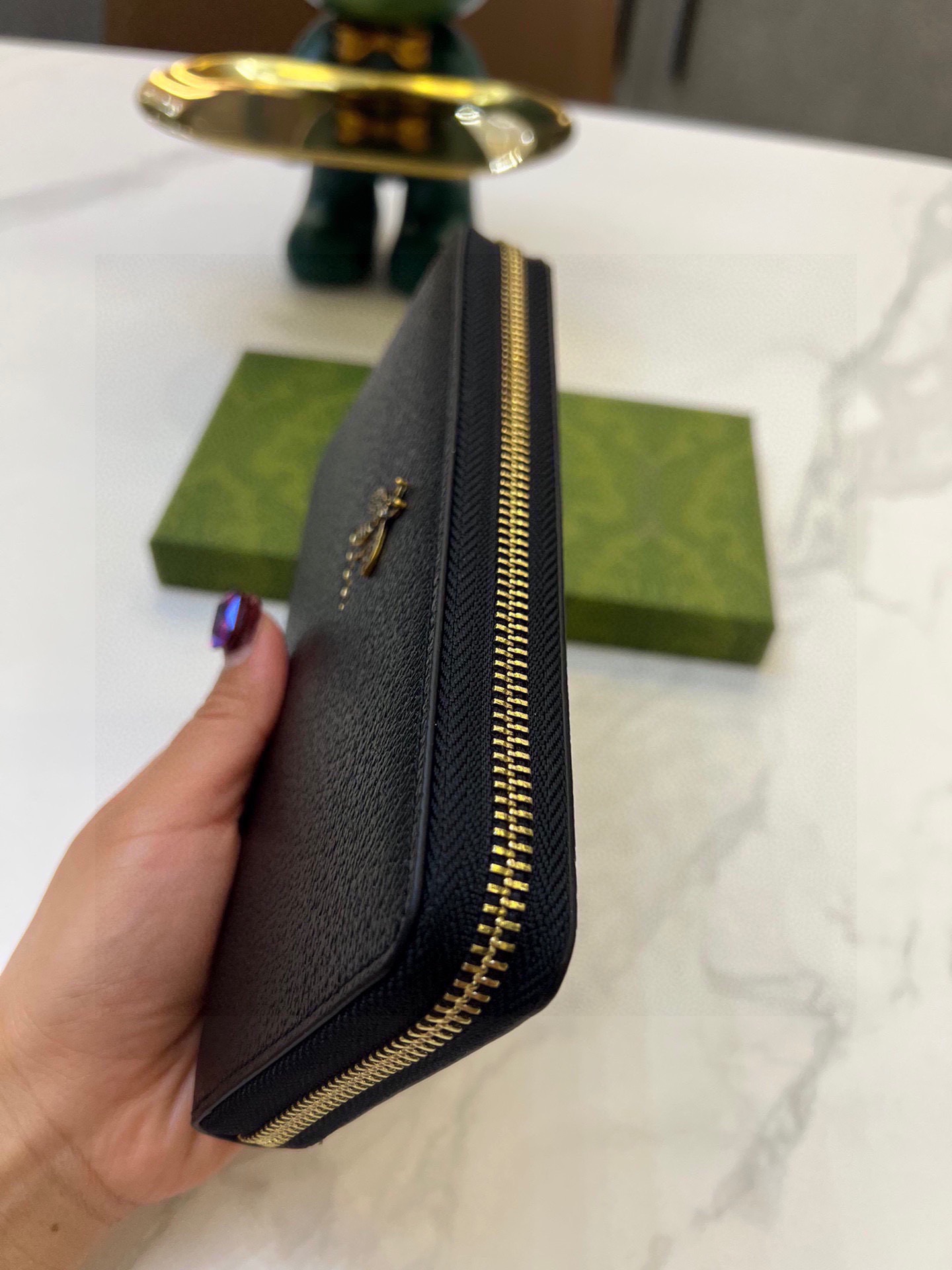 グッチ「Gucci」シグネチャー レザー ウェブ ジップアラウンドウォレット