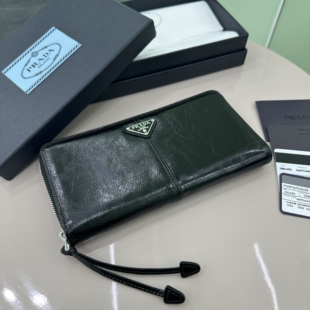 プラダ「Prada」 シングルジップ ウォレット