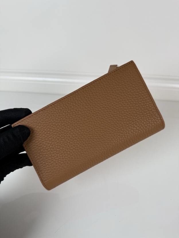 プラダ「Prada」 ロゴプリント スナップウォレット