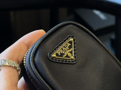 プラダ「Prada」トライアングルロゴ ミニコインケース