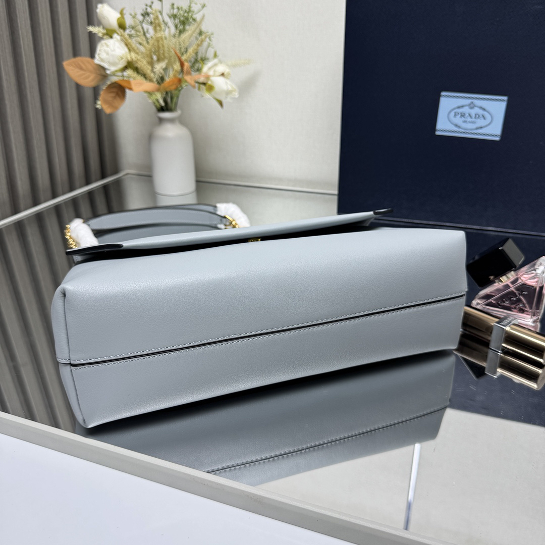プラダ「Prada」2025 チェーンショルダーバッグ  スモール
