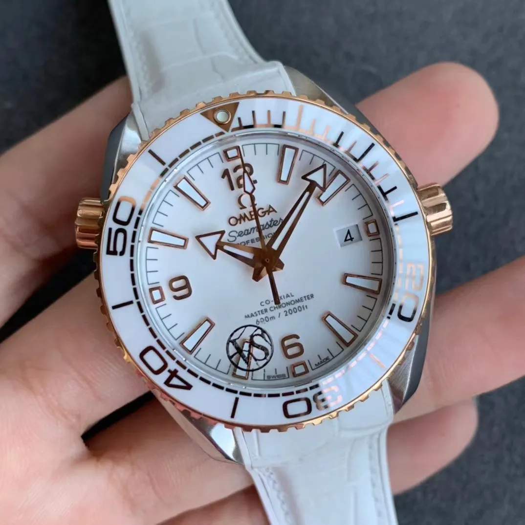 オメガ「Omega」Seamaste﻿r Planet Ocean 600﻿M マスター クロノメーター 39.5MM スチール＆ラバーストラップ メンズ腕時計