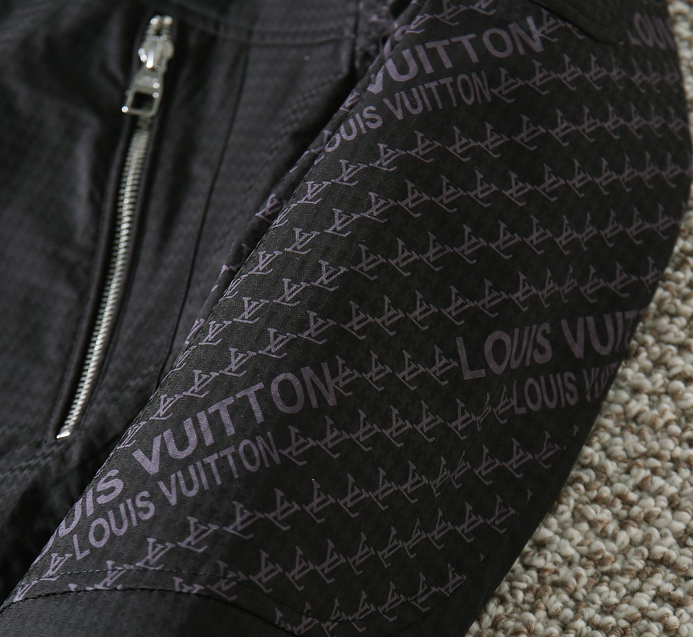 ルイ・ヴィトン「Louis Vuitton」秋冬コレクション クイルテッド ジャケット