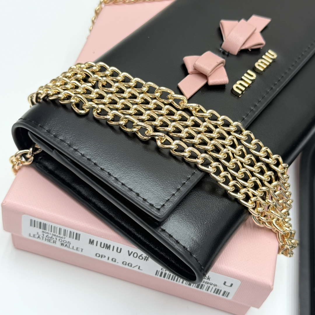 ミュウミュウ「Miu Miu」ミュウミュウ レザーミニバッグ V06 / ハンドバッグ