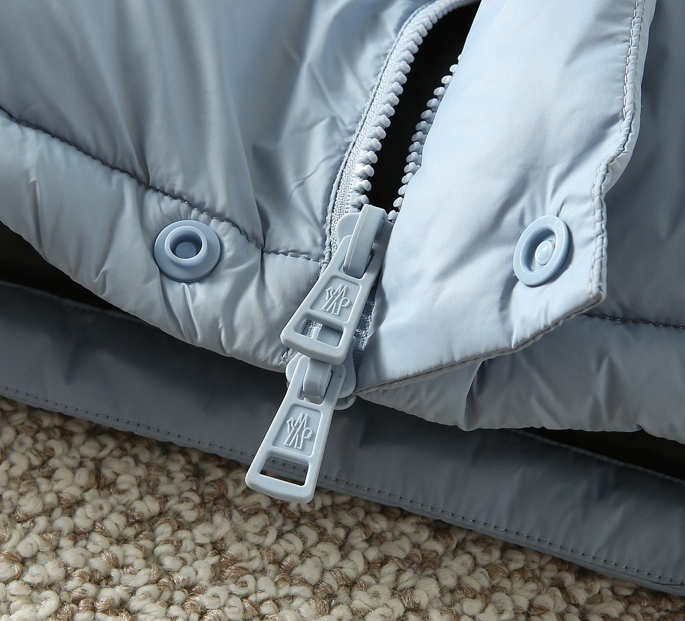 モンクレール「Moncler」秋冬 フード付きダウンジャケット