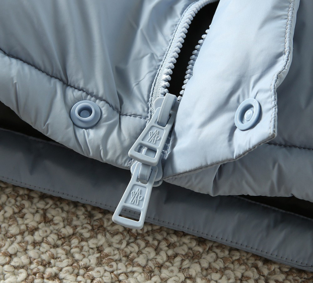 モンクレール「Moncler」秋冬 フード付きダウンジャケット