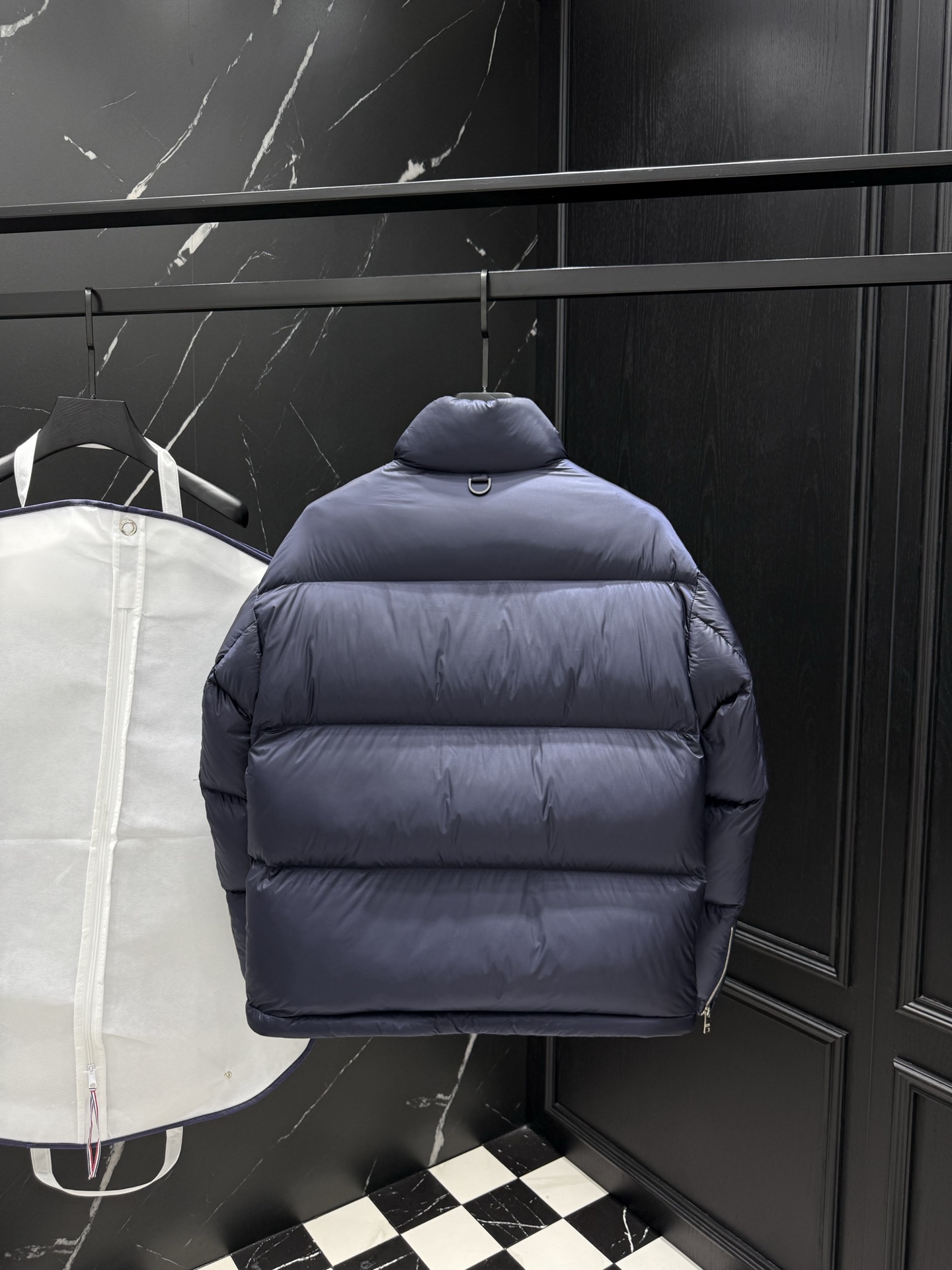 プラダ「Prada」秋冬ダウンジャケット スタンドカラー