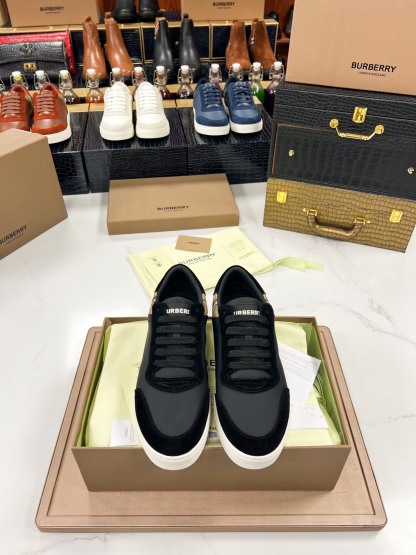 バーバリー「Burberry」バーバリー テラス スニーカー / レザースニーカー