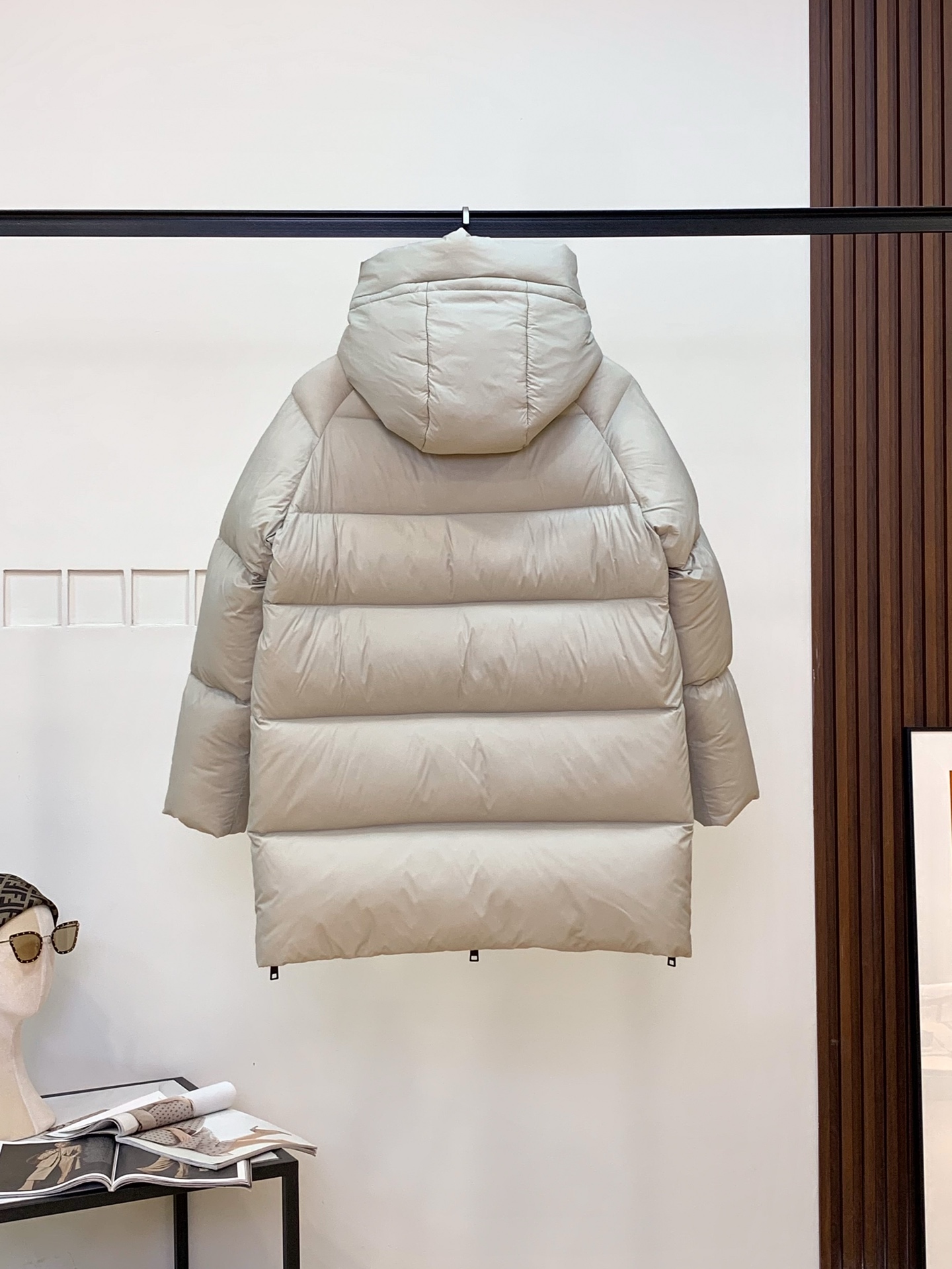 プラダ「Prada」秋冬フード付きダウンジャケット