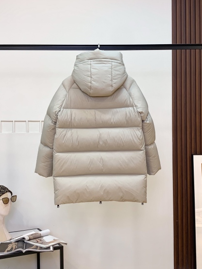 プラダ「Prada」秋冬フード付きダウンジャケット