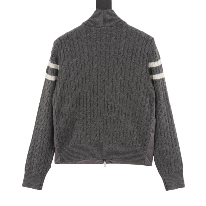 Moncler の軽くて裏地付きウール素材のジッパー付きダウンコート