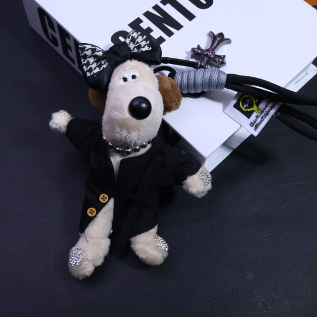 クロムハーツ「Chrome Hearts」バッグチャーム - すべてのトレンドバッグに合わせて、クールでキュートなスタイルを