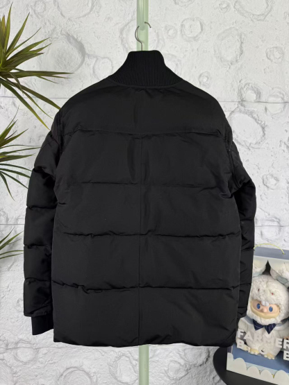 カナダグース「Canada Goose」秋冬ダウンジャケット