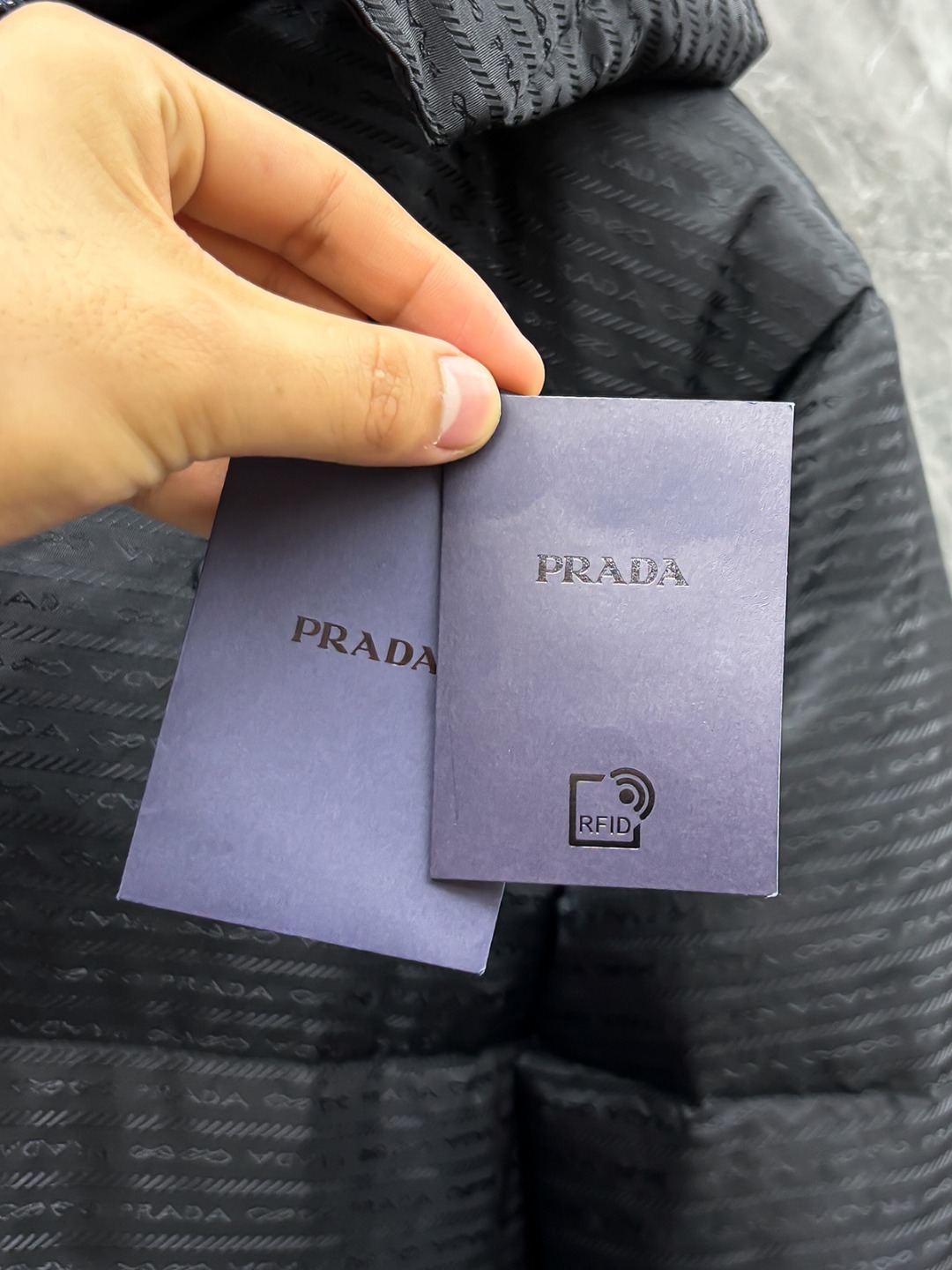 プラダ「Prada」秋冬フード付きダウンジャケット 両面着用